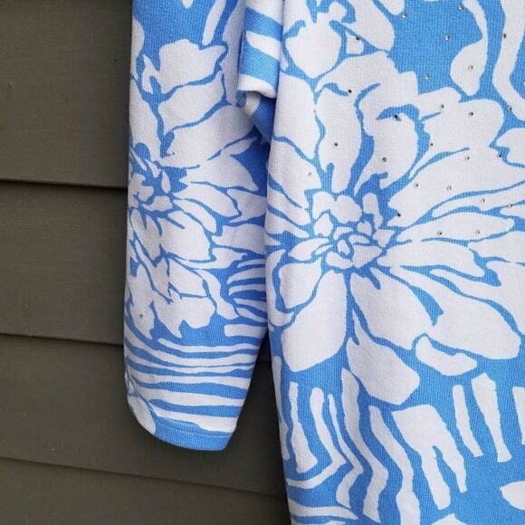 NWT Rebecca Malone Blue/White Floral Pop Over Light Sweater Size Small - Picture 5 of 7